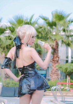 恐怖游泳馆免费观看完整版_十万网红美女美酱