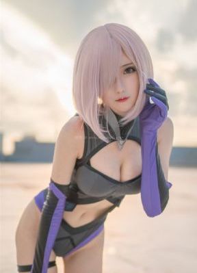 三个美妇跪着用嘴伺候高h_4K电影全集观看